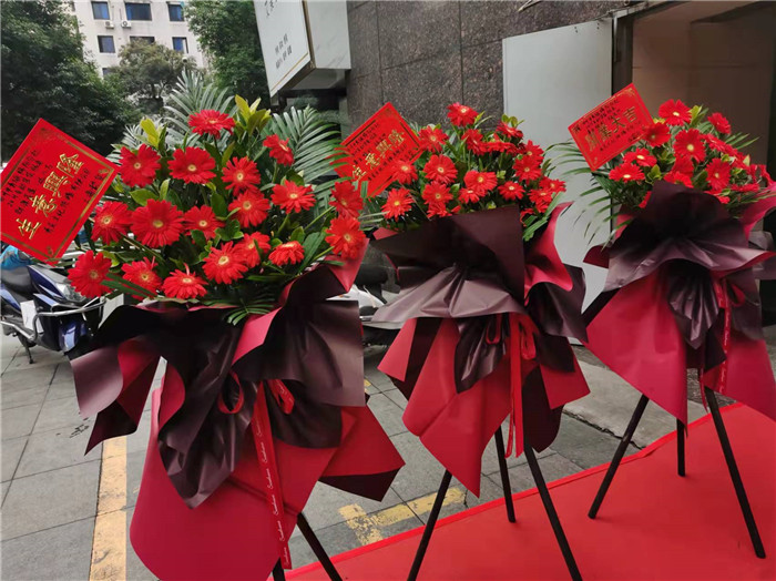 四川中青旅綿陽分社、綿陽市中旅假日旅行社、綿陽自來文化傳播有限公司24H自助售貨服務(wù)盛大開業(yè)