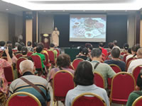 綿陽(yáng)中旅行假日旅行社舉行胡楊林、南疆專(zhuān)列推薦會(huì)